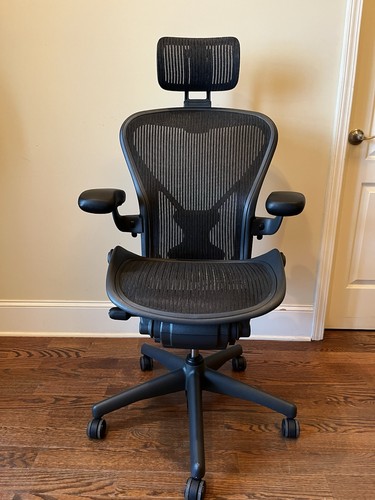 Herman miller aeron - chair, size