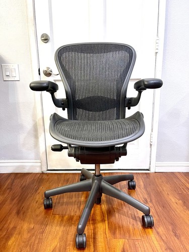 Herman miller aeron - miller, size